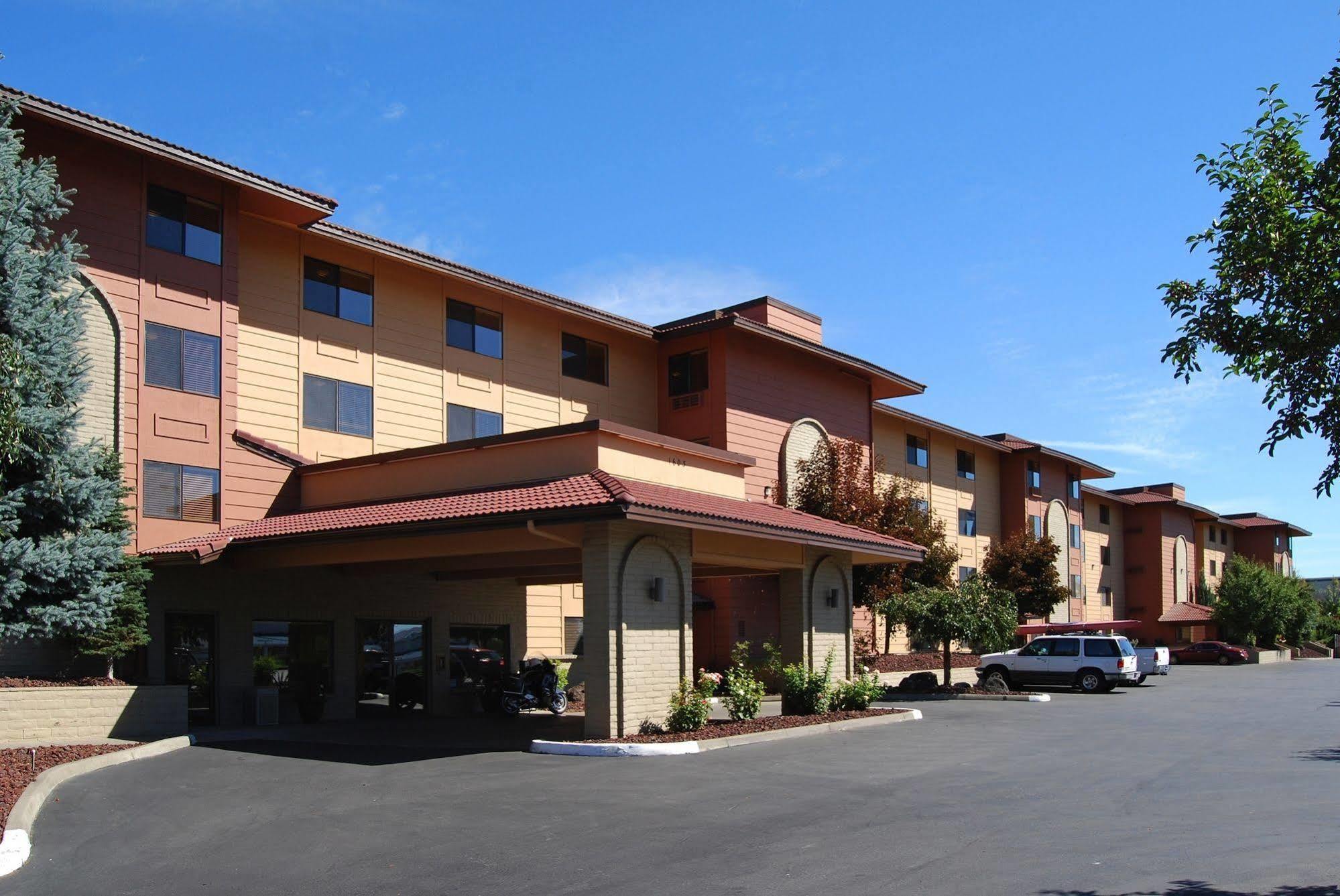 Baymont By Wyndham Yakima Riverfront Екстер'єр фото
