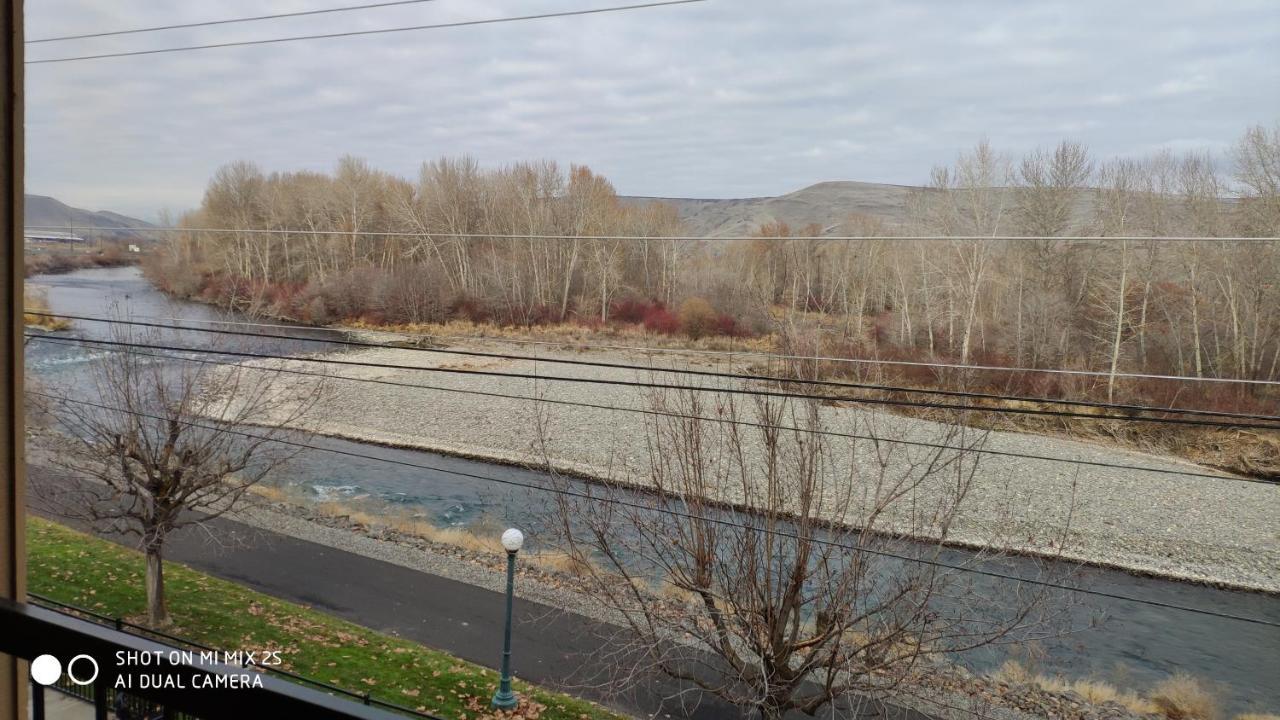 Baymont By Wyndham Yakima Riverfront Екстер'єр фото